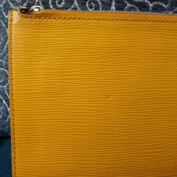 Authentic Louis Vuitton Neverfull Pochette Pouch - Picture 2 of 10
